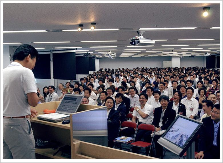 All Rakuten employees gather at a weekly morning information-sharing meeting 'ASAKAI.'