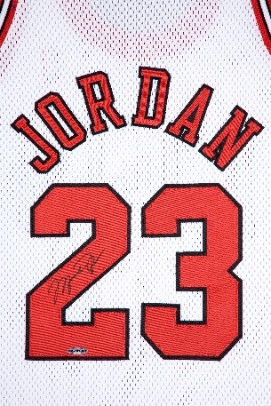 Autographed 1997-98 Chicago Bulls Jersey-2